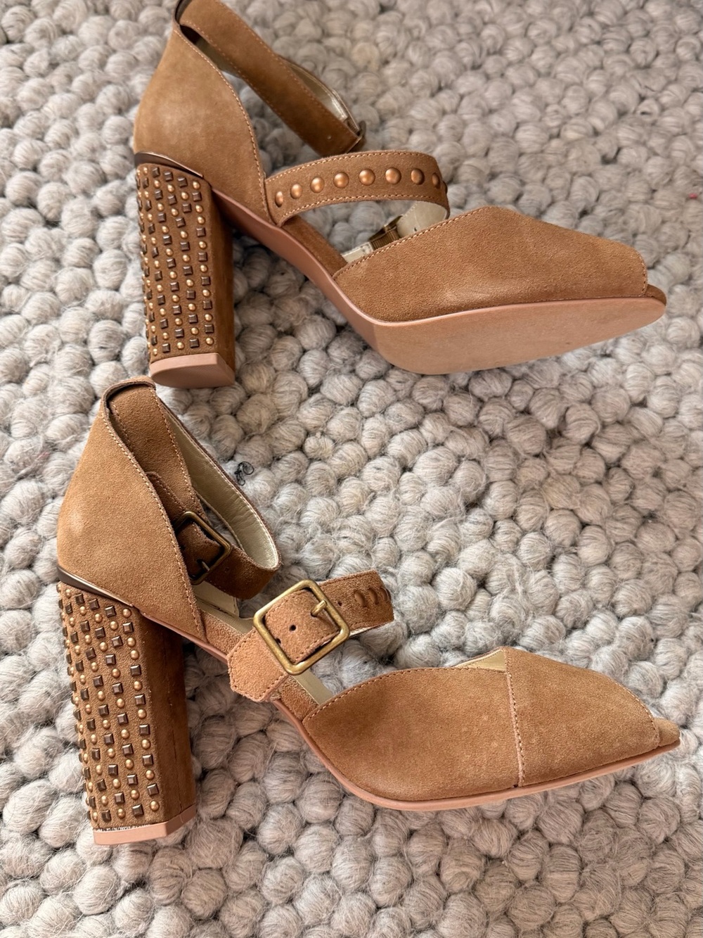 NWOT Joyfolie Nutmeg Suede Studded Block Heel Sandals - Picture 2 of 10